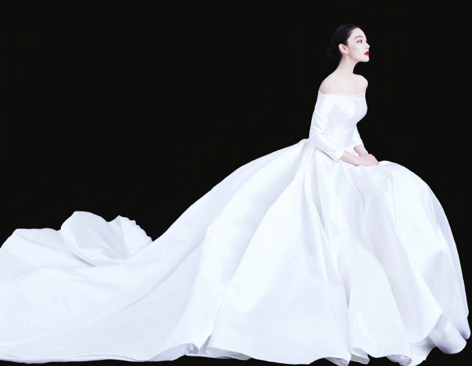 張馨予的婚紗成了淘寶爆款，知道價(jià)格后讓人大跌眼鏡！