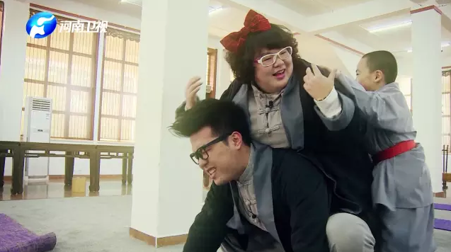 女主持人真的好恬靜呢 女主持人真的好恬靜呢