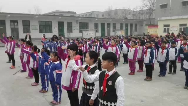 關(guān)愛(ài)留守兒童送溫暖，帶去我們冬日的關(guān)愛(ài)