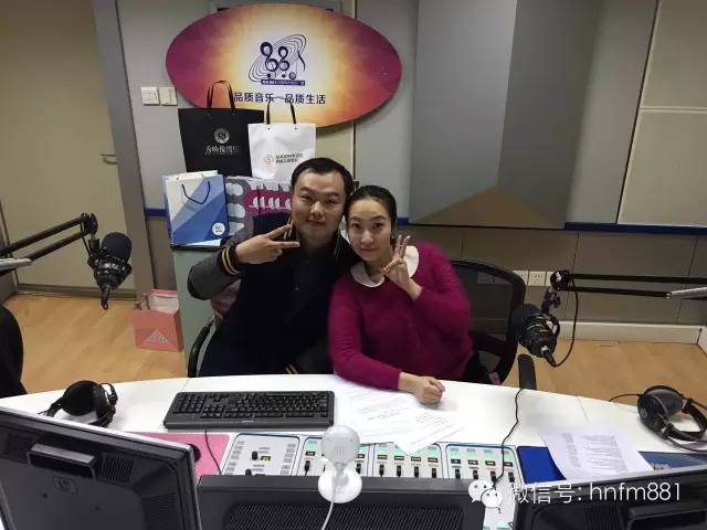 DJ子恒和小糖首先給我們送上祝福咯！