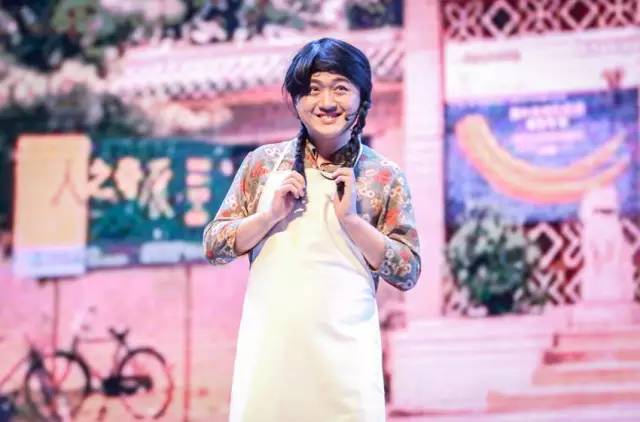 小品《那些年我們錯(cuò)過的一支舞》，主播樂天、張嵩的裝扮你給打幾分？