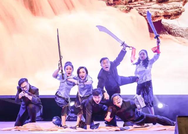 作為本場晚會(huì)的最后一個(gè)節(jié)目，《黃河大合唱》刷新你完全不一樣的體驗(yàn)。