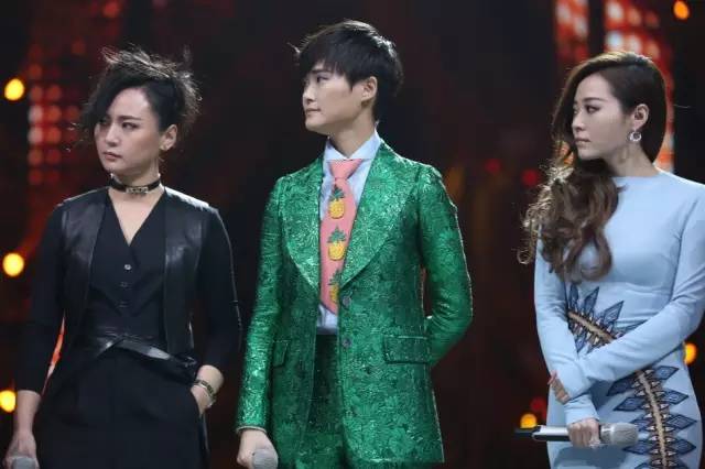 李宇春、周筆暢、張靚穎湖南臺跨年晚會同框