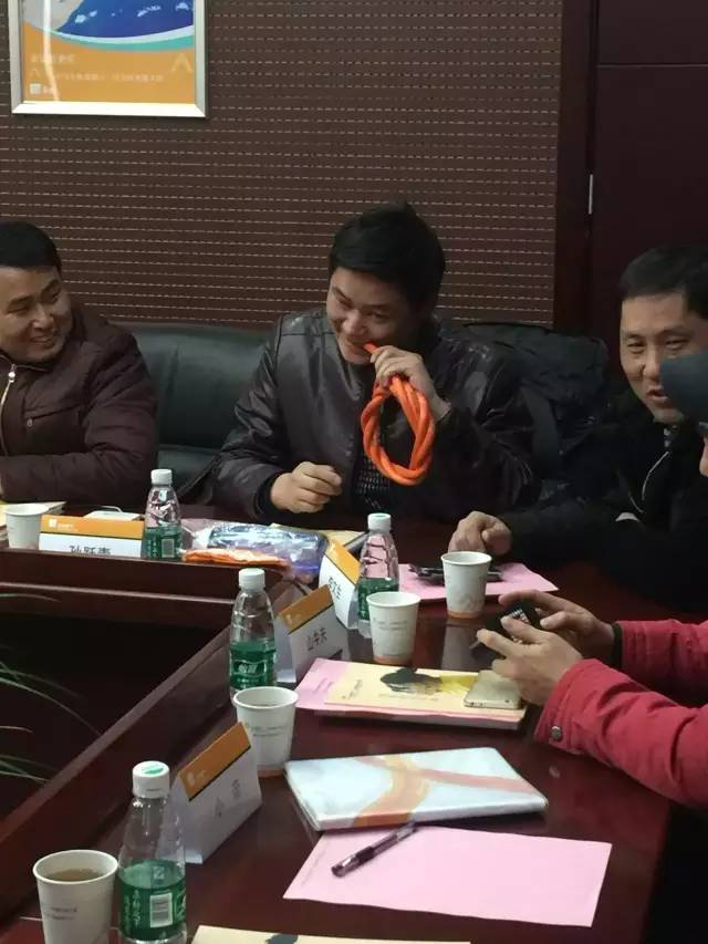 小編想問一下咬膠管的孫老師，優(yōu)質(zhì)膠管的口感如何呢？