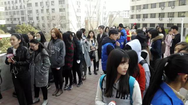 還沒開始時大家已經(jīng)開始有序排隊(duì)了，棒棒噠！