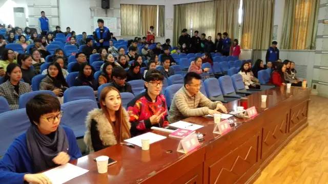 是不是很想讓Seven為你舉牌？