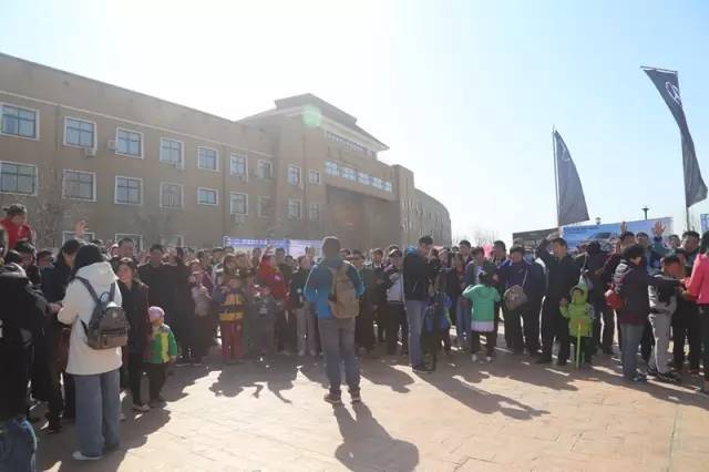 主持人胖達(dá)帶領(lǐng)魚油們進(jìn)行抽獎環(huán)節(jié)，禮物大大滴呦！