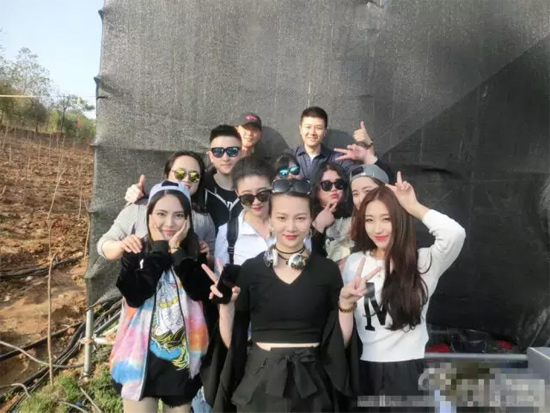 能認(rèn)出幾位超女？王佳月和其他兩位超女本周就要前往長沙咯