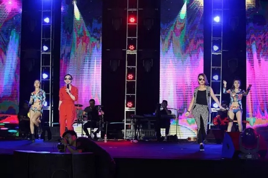 夢茹、怡璐《路燈下的小姑娘》