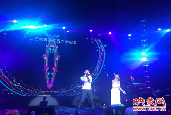 丁當現(xiàn)場分享了她的代表曲目，《猜不透》全場大合唱，歌手嚴爵充分展現(xiàn)創(chuàng)作型歌手的特點。