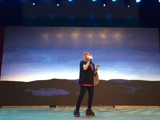 聽傅薇繼續(xù)演唱《對愛渴望》 聽傅薇繼續(xù)演唱《對愛渴望》