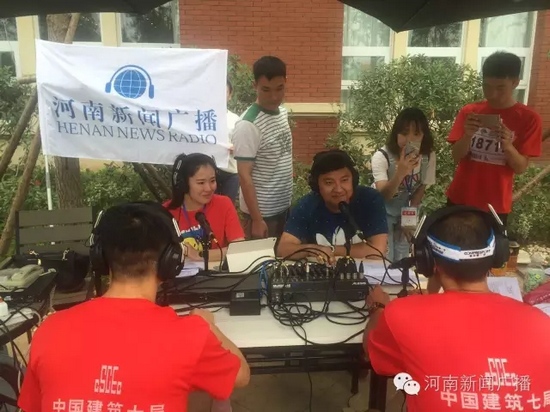 直播間被圍觀群眾包圍啦，是不是沒有看過我們的直播？