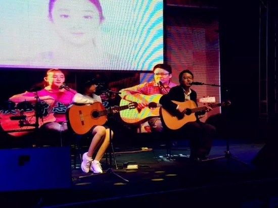 024號(hào) 王維哲《小情人》 024號(hào) 王維哲《小情人》