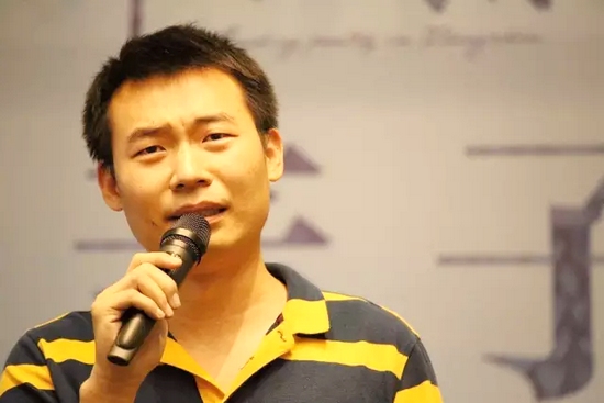 他，是一名消防員，同時(shí)也是聲音的愛(ài)好者。