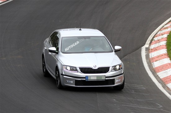 新斯柯達(dá)明銳RS諜照曝光