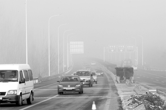 最近能見(jiàn)度不佳的天氣，給駕車上高速的車主提出了更多的要求