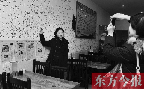 東方今報(bào)“一碗面的溫暖”還在延續(xù)，媒體和愛心人士的吃面接力熱情不減。