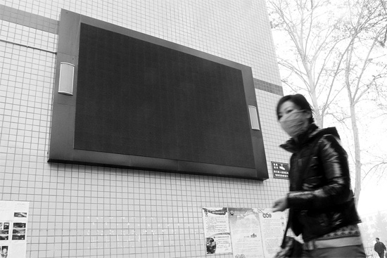 教育部下發(fā)通知，不僅要求學校引導學生勤儉節(jié)約，學 校也要節(jié)約辦公。昨天是開學第一天，鄭州市39中校園