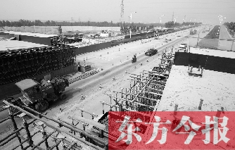 正在施工中的中原西路和西南繞城高速互通式立交 正在施工中的中原西路和西南繞城高速互通式立交