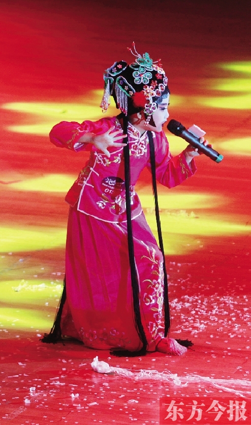 11月16日，《非常6+1》河南區(qū)總決賽現(xiàn)場，入圍選手們上演了一場精彩的比賽