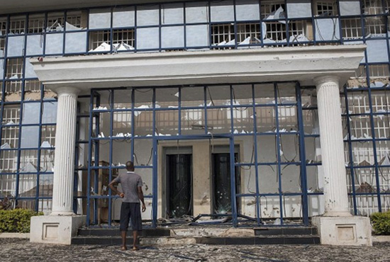 尼日利亞伊斯蘭極端武裝組織“博科圣地”約貝州古杰巴(Gujba)市的農(nóng)業(yè)學(xué)院，射殺數(shù)十名學(xué)生。