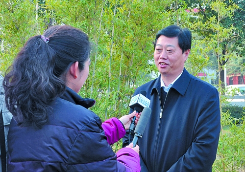 十八大代表、南陽(yáng)市委書記李文慧談學(xué)習(xí)十八大精神體會(huì)