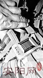 安陽男子打開車門盜竊 剛好被車主逮個正著 安陽男子打開車門盜竊 剛好被車主逮個正著