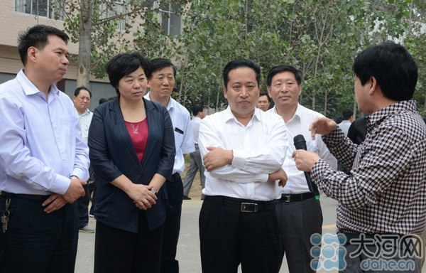 市長吉炳偉調(diào)研通許縣美麗鄉(xiāng)村建設(shè)工作 市長吉炳偉調(diào)研通許縣美麗鄉(xiāng)村建設(shè)工作