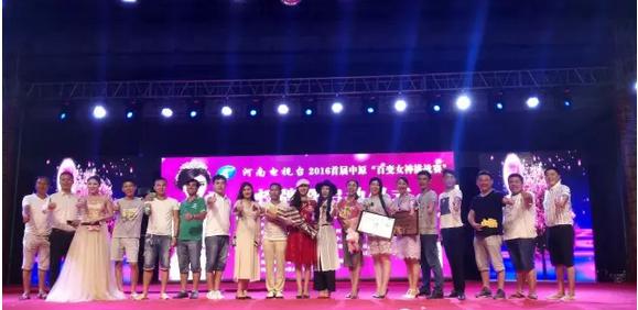 大賽總導(dǎo)演王軍嶺先生親臨現(xiàn)場(chǎng)，為報(bào)名點(diǎn)指導(dǎo)工作