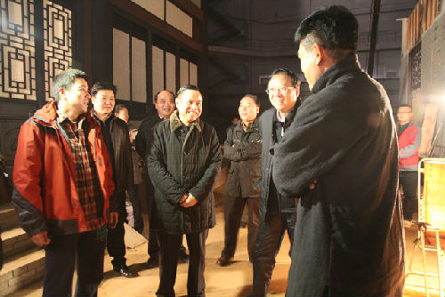 省委常委、常務(wù)副省長李克視察慰問