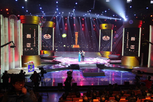 1月18日晚，2012年河南十大三農(nóng)新聞人物在河南電視臺演播廳揭曉。