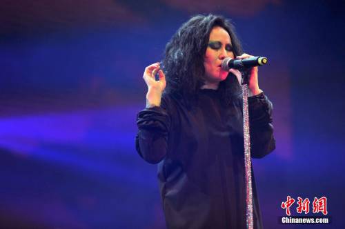 “搖滾女歌手”羅琦在京首開個(gè)唱 “搖滾女歌手”羅琦在京首開個(gè)唱