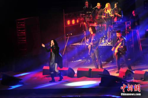 “搖滾女歌手”羅琦在京首開個(gè)唱 “搖滾女歌手”羅琦在京首開個(gè)唱