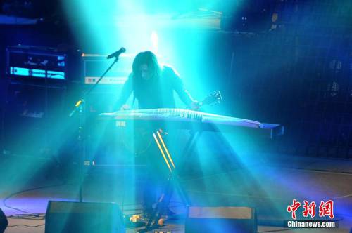 “搖滾女歌手”羅琦在京首開個(gè)唱 “搖滾女歌手”羅琦在京首開個(gè)唱