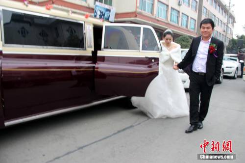 浙江青年千萬級勞斯萊斯迎娶上海新娘 浙江青年千萬級勞斯萊斯迎娶上海新娘