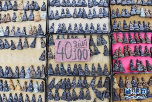 曼谷街頭的護身符市場 曼谷街頭的護身符市場