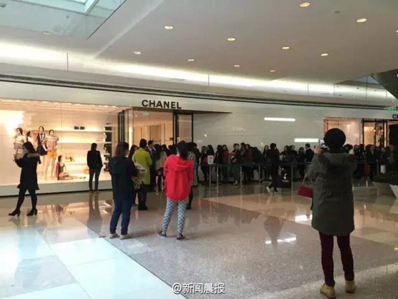 奢侈品牌中國區(qū)降價(jià)引發(fā)搶購
