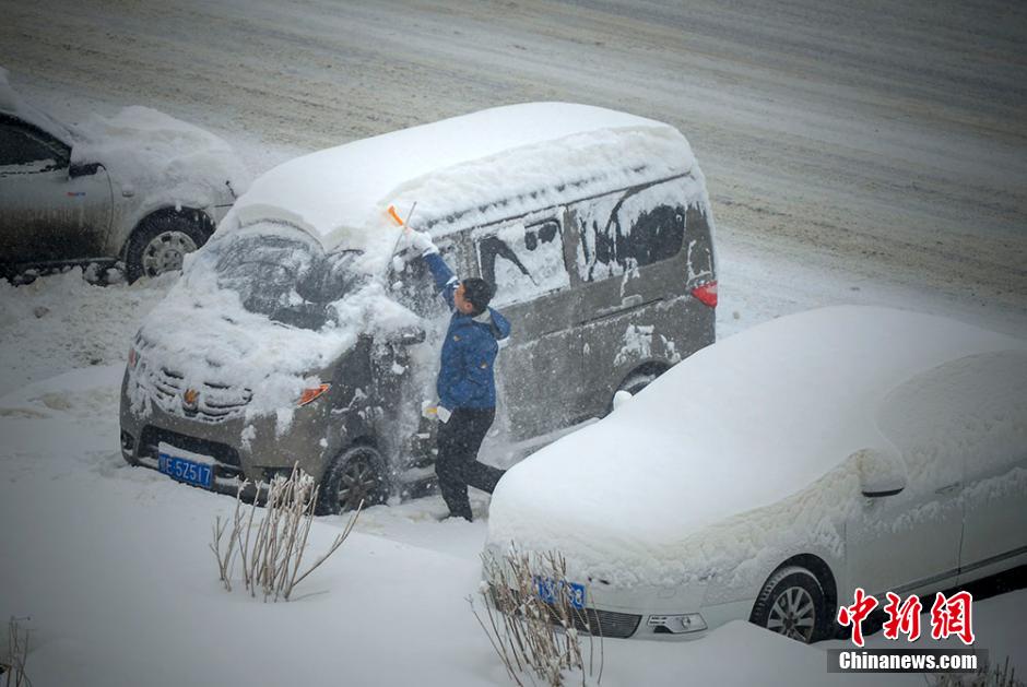 烏魯木齊大雪紛飛30小時 重回 烏魯木齊大雪紛飛30小時 重回