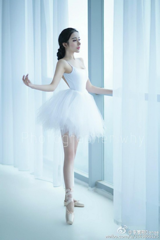 15歲少女為情整容變蛇妖 一夜爆紅 15歲少女為情整容變蛇妖 一夜爆紅