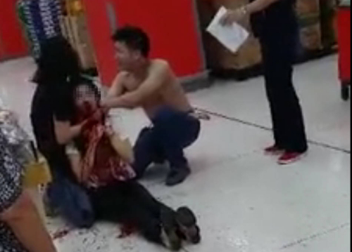 廣東:女店員舉報(bào)小偷慘遭割喉現(xiàn)場 廣東:女店員舉報(bào)小偷慘遭割喉現(xiàn)場