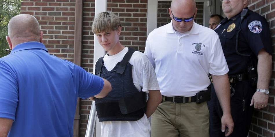 這個(gè)白人男子沖進(jìn)教堂殺死9名黑人 這個(gè)白人男子沖進(jìn)教堂殺死9名黑人