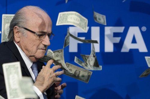 布拉特發(fā)布會(huì)遭美元砸臉 布拉特發(fā)布會(huì)遭美元砸臉