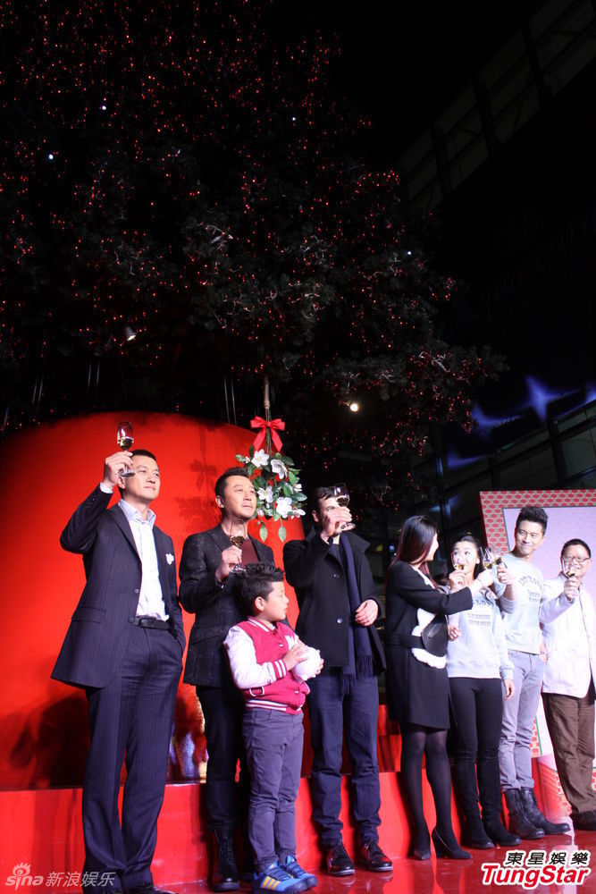 李亞鵬、郭濤父子相活動(dòng)