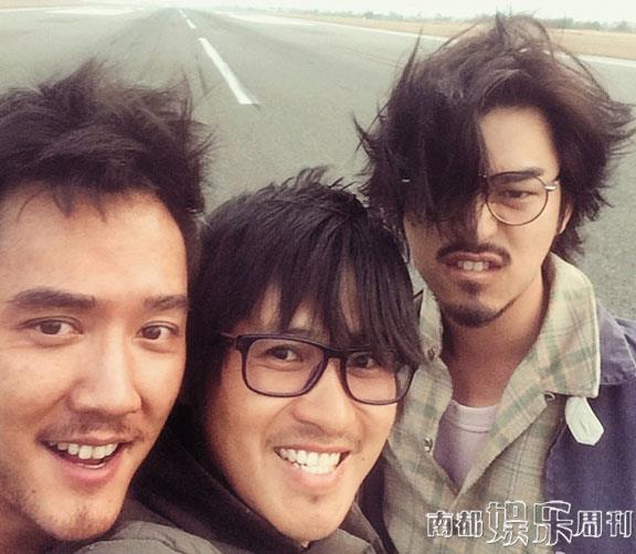 工地生活三人行。