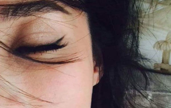 蔣勤勤吊帶美照。