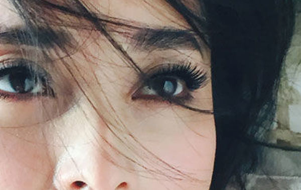 蔣勤勤吊帶美照。