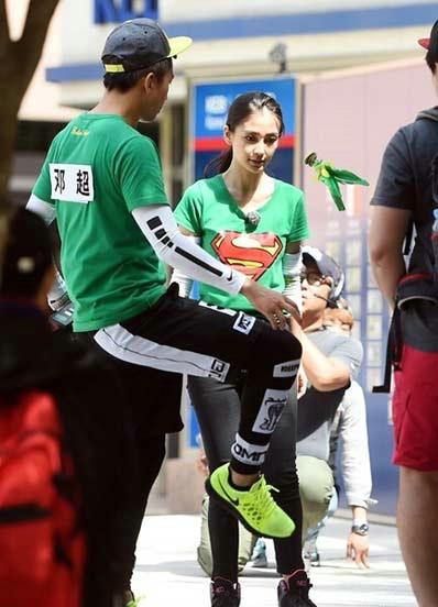 “跑男”真的很拼！baby朋友圈曬后背紅腫照