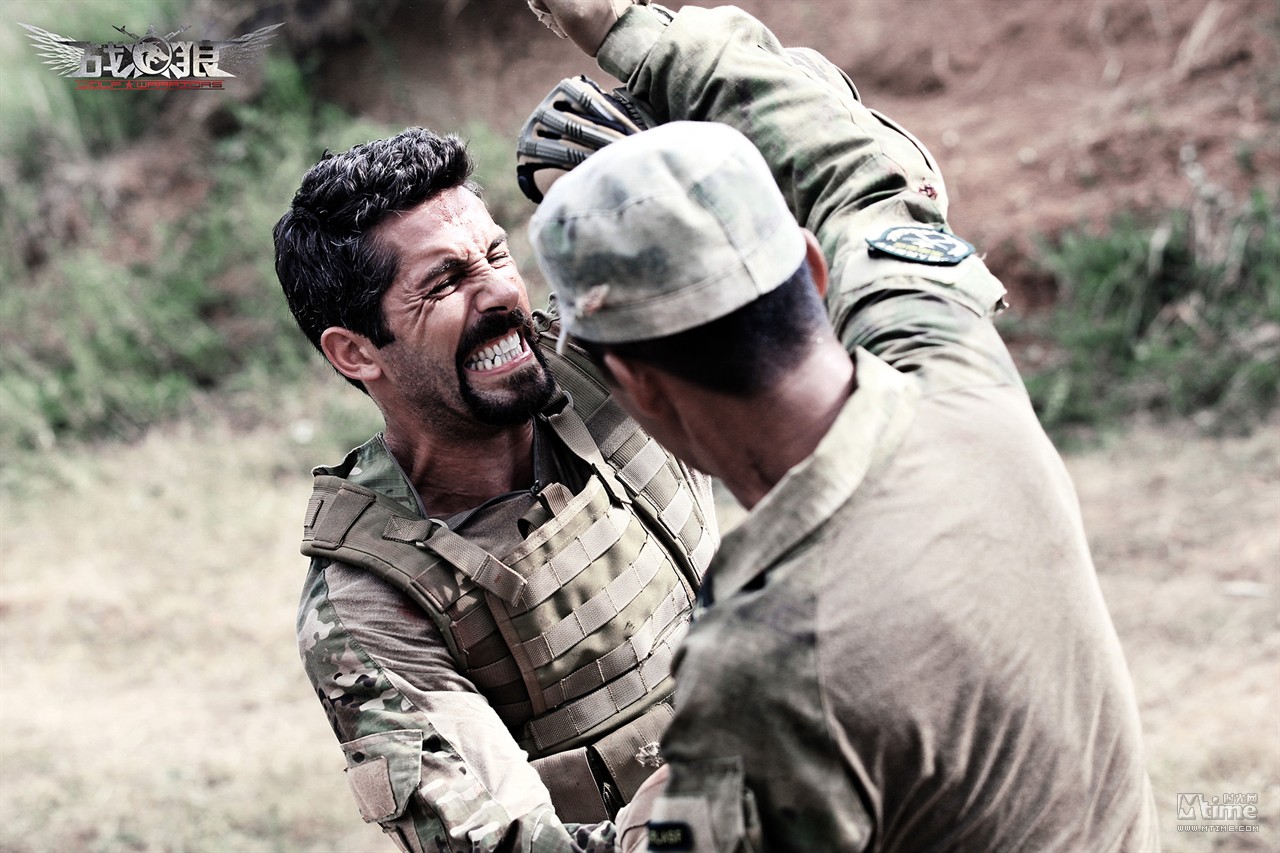 《戰(zhàn)狼》曝純爺們終極海報(bào) 《戰(zhàn)狼》曝純爺們終極海報(bào)