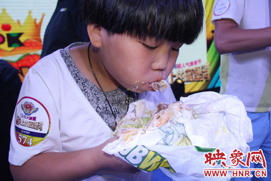 吃漢堡比賽。