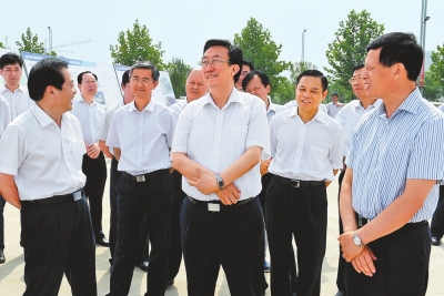 郭庚茂謝伏瞻等在鄭州航空港經(jīng)濟(jì)綜合實(shí)驗(yàn)區(qū)調(diào) 郭庚茂謝伏瞻等在鄭州航空港經(jīng)濟(jì)綜合實(shí)驗(yàn)區(qū)調(diào)